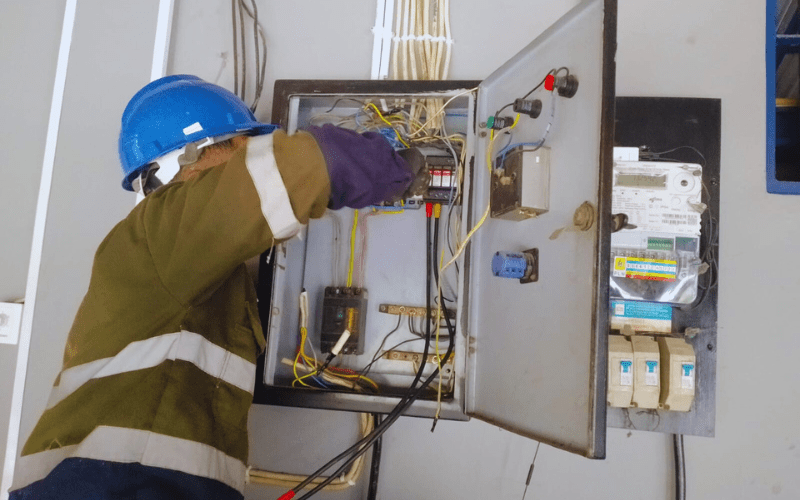 pemasangan penangkal petir internal surge arrester pt anugrah yaden utama bogor lightning protection service